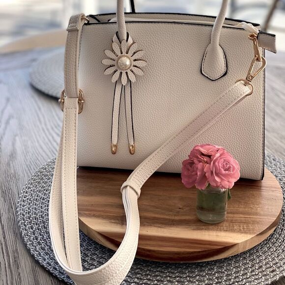 👜DIOPHY WHITE HANDBAG/PURSE w/white and pearl flower charm.  Adjustable strap. - Picture 4 of 11